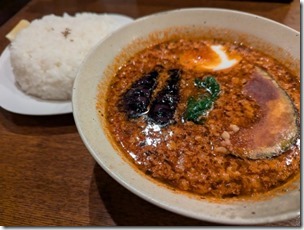 納豆と挽肉のシンプルな旨味を楽しむ一皿　夜のスープカレー屋さん　帯広市西１南12-2-7
